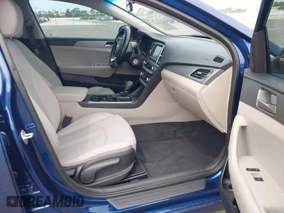 2019 Hyundai Sonata SE с VIN 5NPE24AF0KH751938, выставлен на аукционе IAAI как лот 43214367 с пробегом 61 930 миль миль и . История ставок и продаж доступна на DreamBid. Изображение 5.