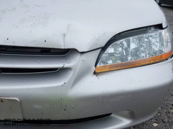 1998 Honda Accord EX z VIN 1HGCG6677WA023666, wystawiony jako IAAI lot #42434534 z przebiegiem 238 140 mil mil oraz . Historia ofert i sprzedaży dostępna na DreamBid. Obrazek 12.