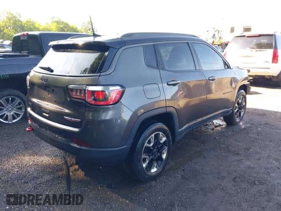 2018 Jeep Compass Trailhawk z VIN 3C4NJDDB8JT343455, wystawiony jako IAAI lot #42545545 z przebiegiem 90 515 mil mil oraz . Historia ofert i sprzedaży dostępna na DreamBid. Obrazek 4.