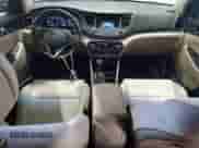 2016 Hyundai Tucson Limited z VIN KM8J33A27GU095409, wystawiony jako Copart lot #70548315 z przebiegiem 135 444 mil mil oraz Czysty tytuł • Clean title. Historia ofert i sprzedaży dostępna na DreamBid. Obrazek 8.