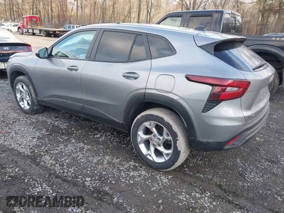 2024 Chevrolet Trax LS with VIN KL77LFE22RC080610, listed as a IAAI auction lot 41208368 with 25,525 mi miles and . Bid and sale history available at DreamBid. Image 3.