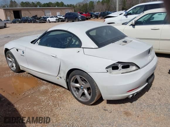 2011 BMW Z4 sDrive30i с VIN WBALM5C55BE380154, выставлен на аукционе IAAI как лот 41815724 с пробегом 118 062 миль миль и . История ставок и продаж доступна на DreamBid. Изображение 3.