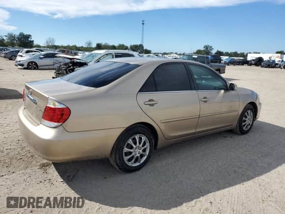 2005 Toyota Camry LE с VIN 4T1BE32K75U103812, выставлен на аукционе Copart как лот 84556275 с пробегом 221 127 миль миль и Списание • Salvage title. История ставок и продаж доступна на DreamBid. Изображение 3.