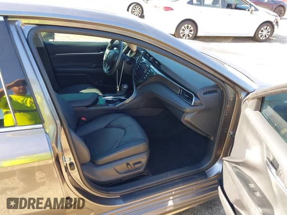 2020 Toyota Camry XSE z VIN 4T1K61AKXLU882574, wystawiony jako IAAI lot #43349578 z przebiegiem 60 611 mil mil oraz . Historia ofert i sprzedaży dostępna na DreamBid. Obrazek 5.