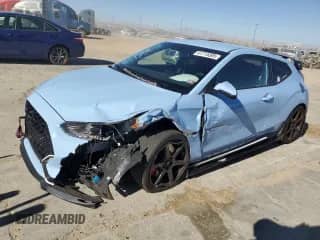 2020 Hyundai Veloster с VIN KMHT36AH8LU008240, выставлен на аукционе Copart как лот 41715305 с пробегом 37 199 миль миль и Списание • Salvage title. История ставок и продаж доступна на DreamBid. Изображение 1.
