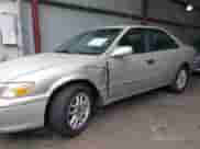 2001 Toyota Camry LE z VIN 4T1BF22K51U958185, wystawiony jako IAAI lot #42913557 z przebiegiem 141 066 mil mil oraz . Historia ofert i sprzedaży dostępna na DreamBid. Obrazek 6.