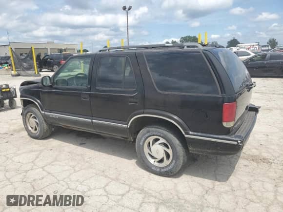 1996 Chevrolet Blazer with VIN 1GNDT13W8T2222722, listed as a Copart auction lot 65243055 with 195,725 mi miles and Salvage title. Bid and sale history available at DreamBid. Image 2.