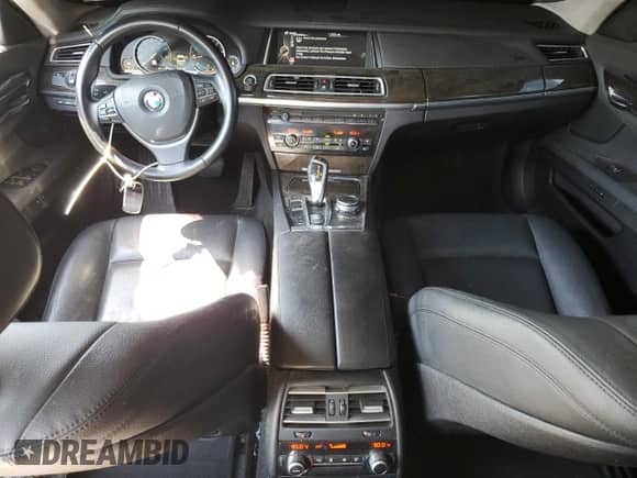 2015 BMW 7 Series 740i с VIN WBAYA6C52FD827068, выставлен на аукционе Copart как лот 61811055 с пробегом 192 299 миль миль и Списание • Salvage title. История ставок и продаж доступна на DreamBid. Изображение 8.