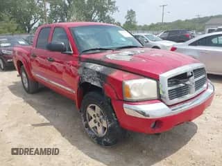 2005 Dodge Dakota Laramie z VIN 1D7HW58NX5S184833, wystawiony jako IAAI lot #42424210 z przebiegiem 149 166 mil mil oraz . Historia ofert i sprzedaży dostępna na DreamBid. Obrazek 1.