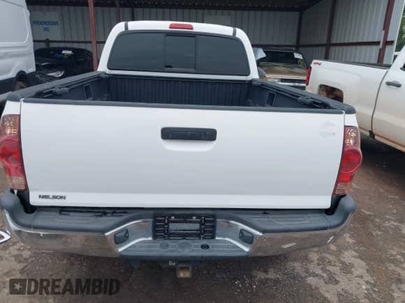 2007 Toyota Tacoma PreRunner z VIN 3TMKU72N57M013302, wystawiony jako IAAI lot #43089625 z przebiegiem 146 945 mil mil oraz . Historia ofert i sprzedaży dostępna na DreamBid. Obrazek 17.