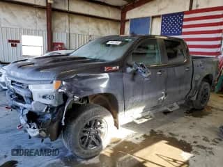 2022 Chevrolet Silverado 1500 LT Trail Boss z VIN 3GCUDFET3NG567804, wystawiony jako Copart lot #39867364 z przebiegiem 86 570 mil mil oraz Szkoda całkowita • Salvage title. Historia ofert i sprzedaży dostępna na DreamBid. Obrazek 1.