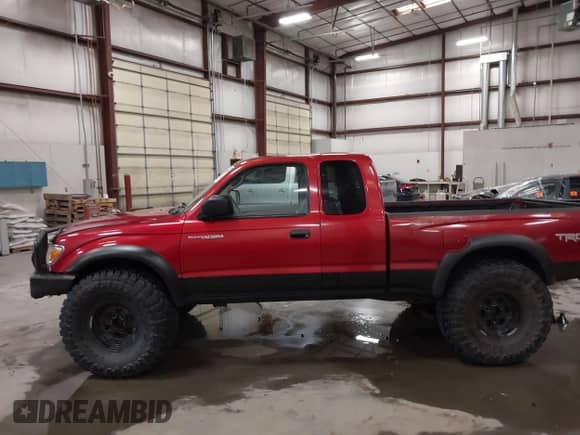 2001 Toyota Tacoma с VIN 5TEWN72N71Z814435, выставлен на аукционе IAAI как лот 42260105 с пробегом 201 709 миль миль и . История ставок и продаж доступна на DreamBid. Изображение 14.