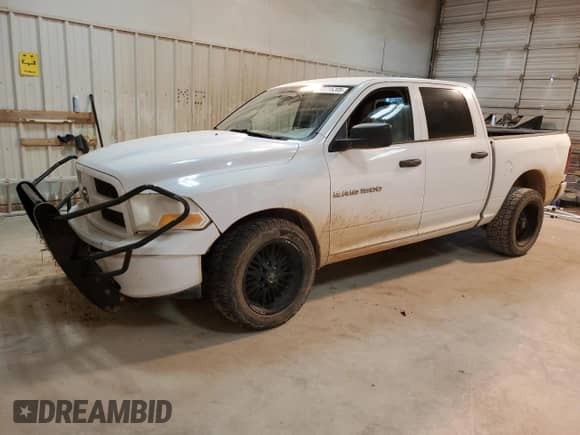 2011 Ram 1500 SLT z VIN 1D7RB1CP1BS611281, wystawiony jako Copart lot #42215205 z przebiegiem 86 863 mil mil oraz Szkoda całkowita • Salvage title. Historia ofert i sprzedaży dostępna na DreamBid. Obrazek 1.