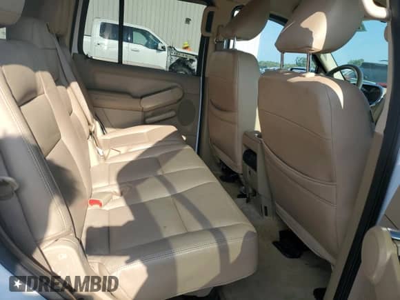 2010 Ford Explorer XLT с VIN 1FMEU6DE5AUA45802, выставлен на аукционе Copart как лот 69357075 с пробегом 172 950 миль миль и Списание • Salvage title. История ставок и продаж доступна на DreamBid. Изображение 11.