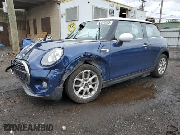 2016 MINI Hardtop with VIN WMWXP5C58G3B76219, listed as a Copart auction lot 57879225 with 94,245 mi miles and Salvage title. Bid and sale history available at DreamBid. Image 1.