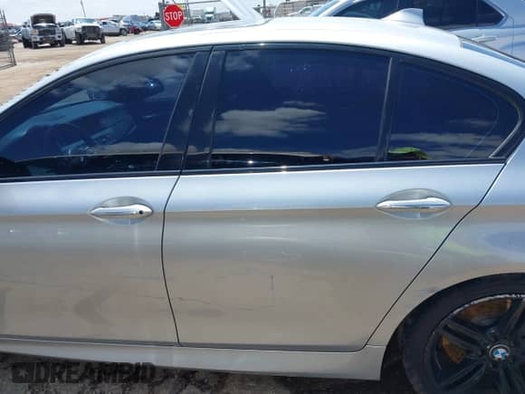 2015 BMW 5 Series 550i с VIN WBAKN9C50FD961251, выставлен на аукционе IAAI как лот 42469582 с пробегом 138 577 миль миль и . История ставок и продаж доступна на DreamBid. Изображение 15.