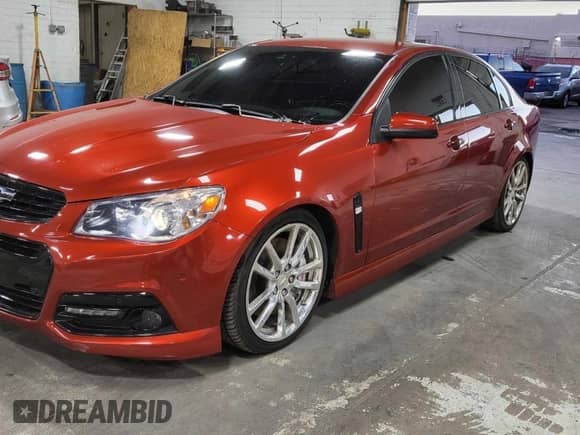 2015 Chevrolet SS z VIN 6G3F25RW3FL104047, wystawiony jako Copart lot #90953635 z przebiegiem 68 892 mil mil oraz Czysty tytuł • Clean title. Historia ofert i sprzedaży dostępna na DreamBid. Obrazek 2.