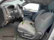 2019 Ram 1500 Tradesman z VIN 3C6JR6DT7KG509316, wystawiony jako Copart lot #66728905 z przebiegiem Nie podano mil oraz Szkoda całkowita • Salvage title. Historia ofert i sprzedaży dostępna na DreamBid. Obrazek 7.