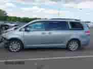 2014 Toyota Sienna LE z VIN 5TDJK3DC3ES076885, wystawiony jako IAAI lot #42222039 z przebiegiem 177 167 mil mil oraz . Historia ofert i sprzedaży dostępna na DreamBid. Obrazek 14.