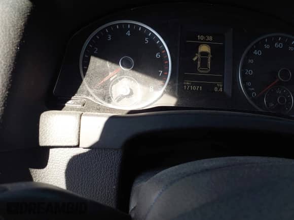 2011 Volkswagen Tiguan S с VIN WVGAV7AX5BW510883, выставлен на аукционе IAAI как лот 43397371 с пробегом 171 071 миль миль и . История ставок и продаж доступна на DreamBid. Изображение 7.