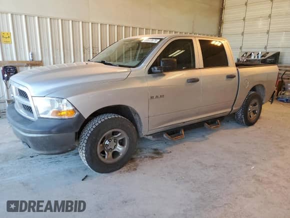 2010 Dodge 1500 SLT z VIN 1D7RB1CPXAS156462, wystawiony jako Copart lot #88633675 z przebiegiem 189 905 mil mil oraz Czysty tytuł • Clean title. Historia ofert i sprzedaży dostępna na DreamBid. Obrazek 1.