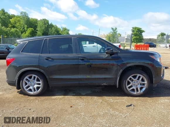 2025 Honda Passport EX-L with VIN 5FNYF8H54SB018988, listed as a IAAI auction lot 42612157 with 2,593 mi miles and . Bid and sale history available at DreamBid. Image 14.