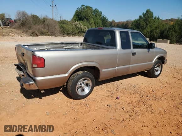 2001 Chevrolet S-10 LS with VIN 1GCCS19W81K141960, listed as a Copart auction lot 87395455 with 254,364 mi miles and Salvage title. Bid and sale history available at DreamBid. Image 3.