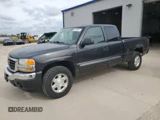 2005 GMC Sierra 1500 SLT z VIN 2GTEK19B751222394, wystawiony jako Copart lot #81972925 z przebiegiem 224 349 mil mil oraz Czysty tytuł • Clean title. Historia ofert i sprzedaży dostępna na DreamBid. Obrazek 1.