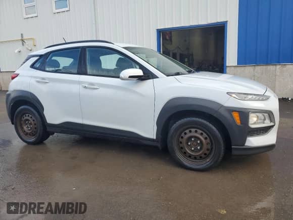 2020 Hyundai Kona SEL z VIN KM8K22AA4LU410587, wystawiony jako Copart lot #90244215 z przebiegiem 122 287 mil mil oraz Czysty tytuł • Clean title. Historia ofert i sprzedaży dostępna na DreamBid. Obrazek 4.