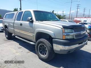 2003 Chevrolet Silverado 2500HD LS with VIN 1GCHC29U33E305284, listed as a IAAI auction lot 42267140 with 176,494 mi miles and . Bid and sale history available at DreamBid. Image 1.