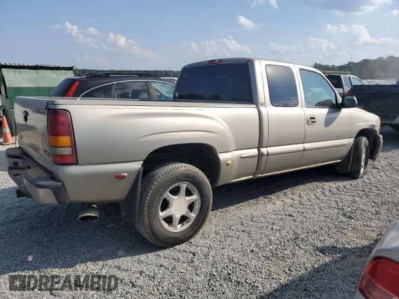 2002 GMC Sierra 1500 Denali z VIN 2GTFK69U421383350, wystawiony jako Copart lot #74765724 z przebiegiem Nie podano mil oraz Szkoda całkowita • Salvage title. Historia ofert i sprzedaży dostępna na DreamBid. Obrazek 3.