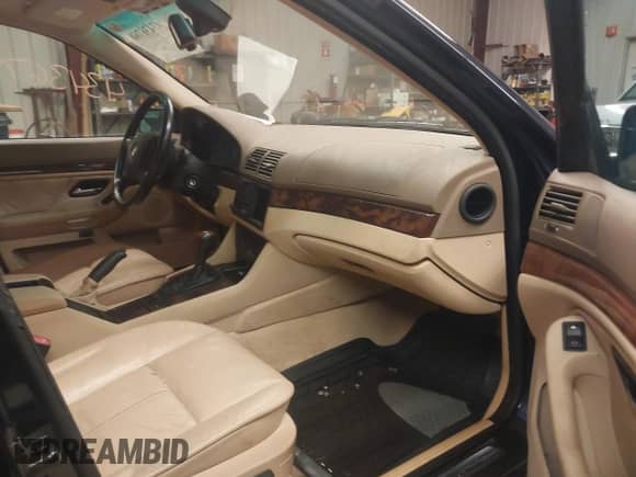 2000 BMW 5 Series 540i z VIN WBADN6340YGM67388, wystawiony jako IAAI lot #43436780 z przebiegiem Nie podano mil oraz . Historia ofert i sprzedaży dostępna na DreamBid. Obrazek 5.