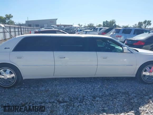 2007 Cadillac DTS Professional with VIN 1GEEH96Y77U550323, listed as a IAAI auction lot 43478342 with 46,878 mi miles and . Bid and sale history available at DreamBid. Image 13.