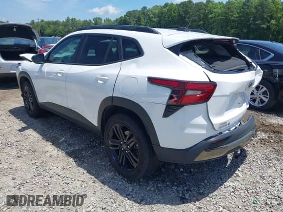 2025 Chevrolet Trax ACTIV z VIN KL77LKEP4SC017664, wystawiony jako IAAI lot #42509843 z przebiegiem 44 840 mil mil oraz . Historia ofert i sprzedaży dostępna na DreamBid. Obrazek 3.