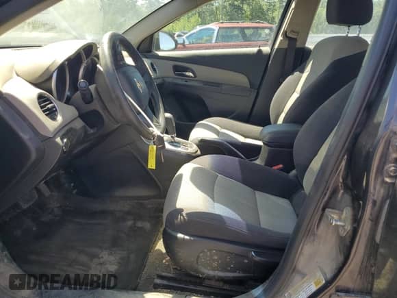 2014 Chevrolet Cruze LS z VIN 1G1PA5SG5E7108026, wystawiony jako Copart lot #65445235 z przebiegiem 149 840 mil mil oraz Szkoda całkowita • Salvage title. Historia ofert i sprzedaży dostępna na DreamBid. Obrazek 7.