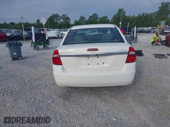 2008 Chevrolet Malibu Classic LS 2FL с VIN 1G1ZS58N68F149402, выставлен на аукционе IAAI как лот 42480085 с пробегом Не указан миль и . История ставок и продаж доступна на DreamBid. Изображение 17.