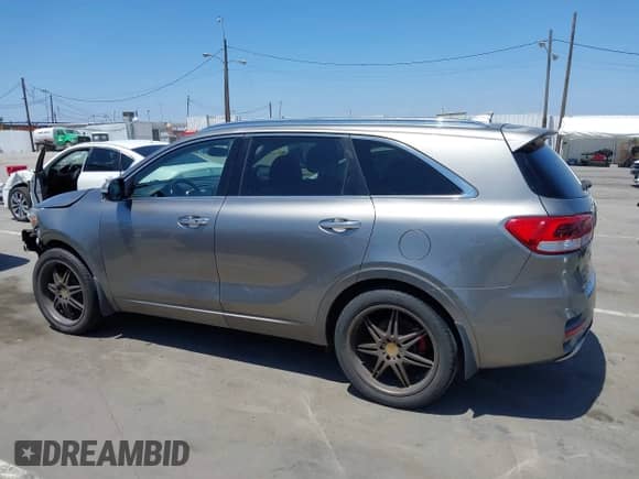 2016 Kia Sorento SXL with VIN 5XYPK4A56GG046026, listed as a IAAI auction lot 42171029 with 184,461 mi miles and . Bid and sale history available at DreamBid. Image 14.