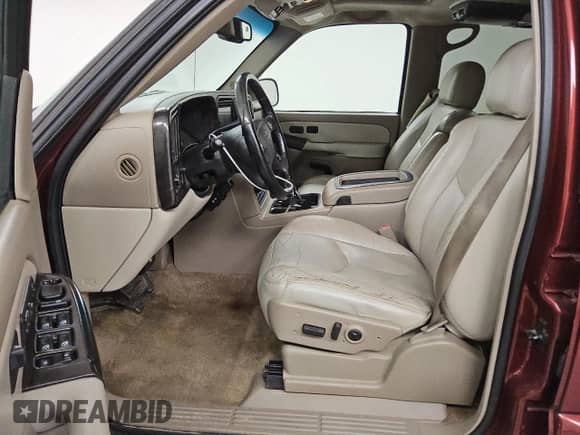 2003 Chevrolet Suburban LT z VIN 1GNFK16Z83J228298, wystawiony jako Copart lot #56543165 z przebiegiem 214 110 mil mil oraz Czysty tytuł • Clean title. Historia ofert i sprzedaży dostępna na DreamBid. Obrazek 7.