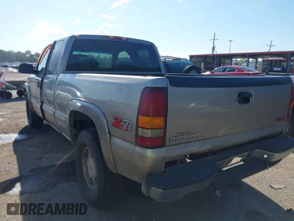 2000 GMC Sierra 1500 SLE z VIN 1GTEK19T8YE177770, wystawiony jako IAAI lot #42987401 z przebiegiem 193 588 mil mil oraz . Historia ofert i sprzedaży dostępna na DreamBid. Obrazek 3.