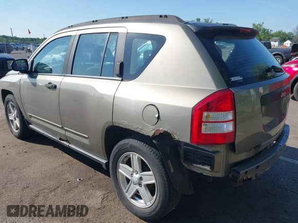 2008 Jeep Compass Sport с VIN 1J8FT47068D635994, выставлен на аукционе IAAI как лот 42392737 с пробегом 169 436 миль миль и . История ставок и продаж доступна на DreamBid. Изображение 3.