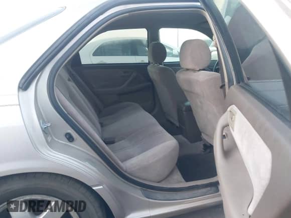 1997 Toyota Camry LE z VIN 4T1BG22KXVU787551, wystawiony jako IAAI lot #43189429 z przebiegiem Nie podano mil oraz . Historia ofert i sprzedaży dostępna na DreamBid. Obrazek 8.