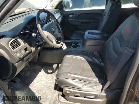 2013 Chevrolet Suburban LS with VIN 1GNSCHE02DR178623, listed as a Copart auction lot 54065035 with 238,990 mi miles and Clean title. Bid and sale history available at DreamBid. Image 7.