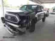 2023 Toyota Tacoma SR5 z VIN 3TMAZ5CN4PM206492, wystawiony jako IAAI lot #43245492 z przebiegiem 38 089 mil mil oraz . Historia ofert i sprzedaży dostępna na DreamBid. Obrazek 17.