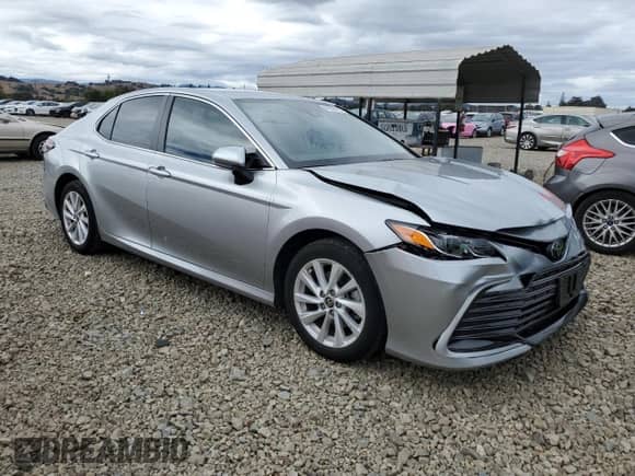 2022 Toyota Camry LE with VIN 4T1C11AK8NU051516, listed as a Copart auction lot 84958615 with 31,814 mi miles and Salvage title. Bid and sale history available at DreamBid. Image 4.