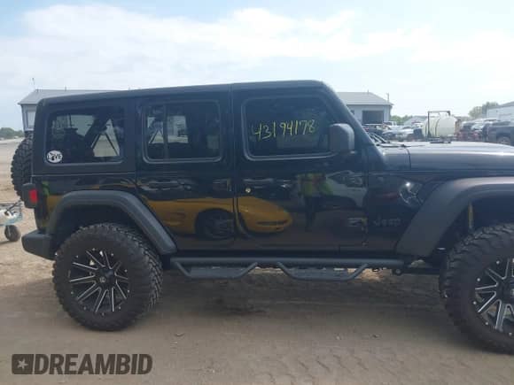 2021 Jeep Wrangler Unlimited 80th Anniversary with VIN 1C4HJXDG6MW662281, listed as a IAAI auction lot 43194178 with 52,603 mi miles and . Bid and sale history available at DreamBid. Image 14.