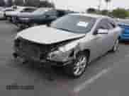 2013 Nissan Maxima SV z VIN 1N4AA5AP9DC827225, wystawiony jako IAAI lot #42179734 z przebiegiem 134 597 mil mil oraz . Historia ofert i sprzedaży dostępna na DreamBid. Obrazek 2.