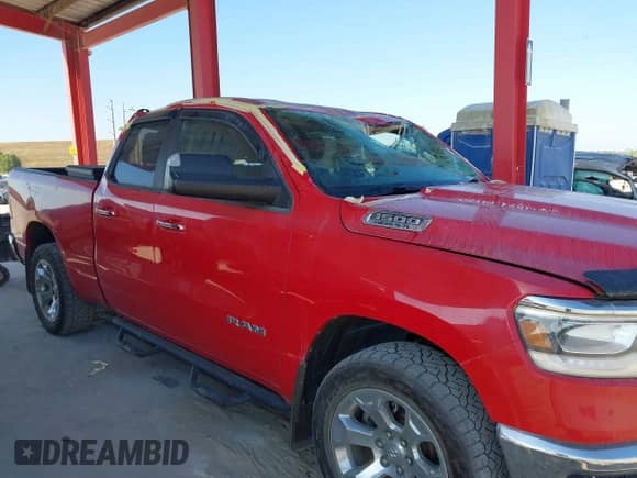 2019 Ram 1500 Big Horn z VIN 1C6SRFBT4KN622865, wystawiony jako IAAI lot #41887932 z przebiegiem 73 513 mil mil oraz . Historia ofert i sprzedaży dostępna na DreamBid. Obrazek 6.