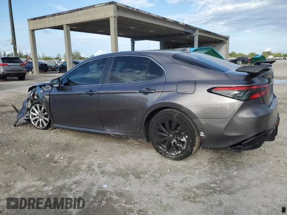 2020 Toyota Camry LE z VIN 4T1C11AK7LU372329, wystawiony jako Copart lot #84774805 z przebiegiem 92 339 mil mil oraz Nie do naprawy • Non repairable. Historia ofert i sprzedaży dostępna na DreamBid. Obrazek 2.