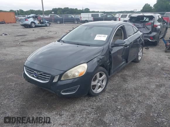 2013 Volvo S60 T5 Premier z VIN YV1612FS8D2180344, wystawiony jako IAAI lot #42863760 z przebiegiem 193 207 mil mil oraz . Historia ofert i sprzedaży dostępna na DreamBid. Obrazek 16.