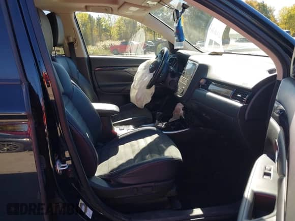 2019 Mitsubishi Outlander ES с VIN JA4AZ3A33KZ003150, выставлен на аукционе IAAI как лот 43463630 с пробегом 70 280 миль миль и . История ставок и продаж доступна на DreamBid. Изображение 5.